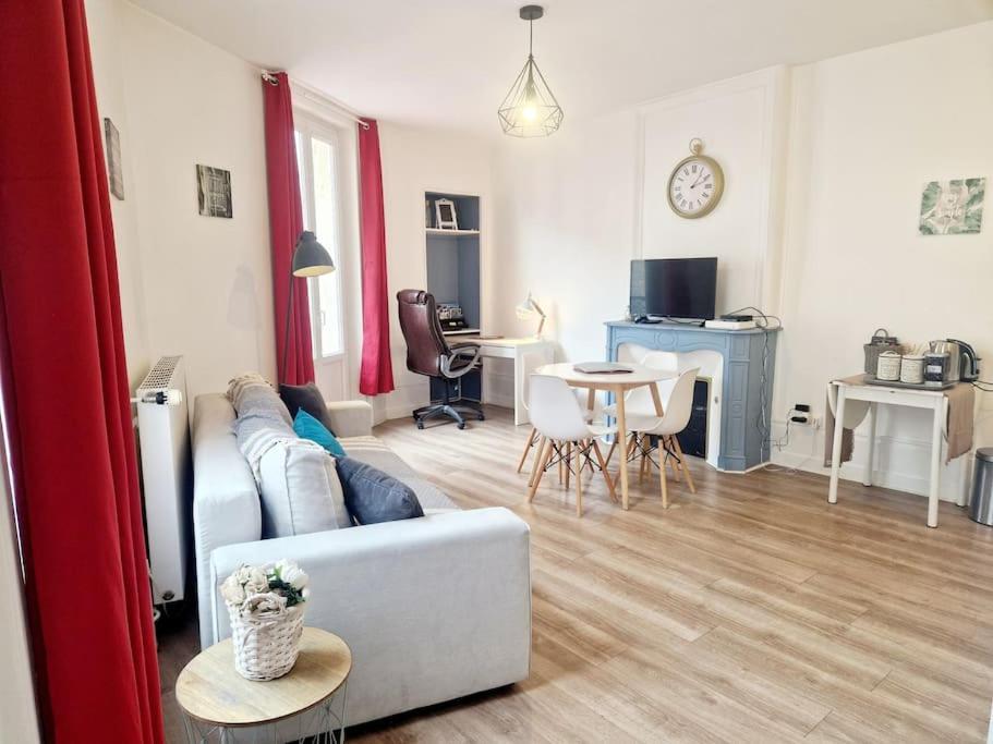 Fregate Cherbourg-en-Cotentin Exterior foto
